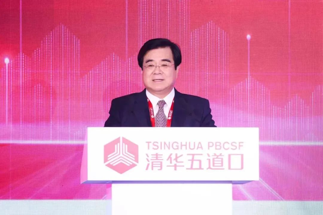 周小川：第三方机构参与支付系统应向高标准靠拢，不能耍小聪明